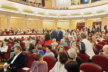 Оренбургской фабрике пуховых платков – 85!